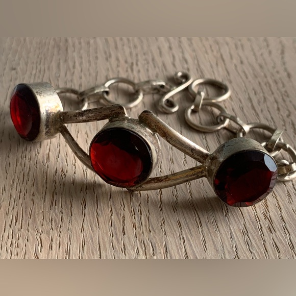 Vintage Jewelry - Vintage Stirling Silver ( stamped 925 ) bracelet with garnet gemstones